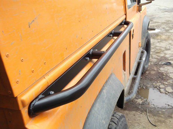 Landrover Defender defender tub sliders